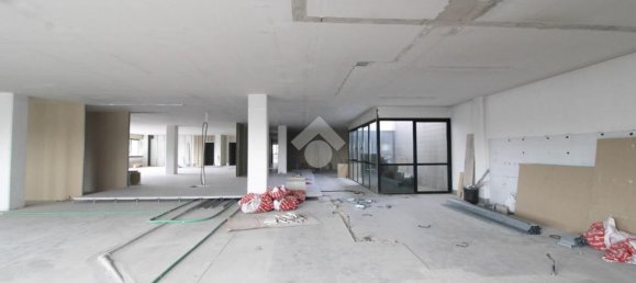 Bureau à Lallio, Italy 570m² No. 91543 29