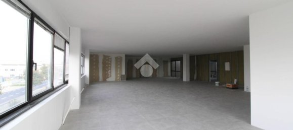 Bureau à Lallio, Italy 570m² No. 91543 9