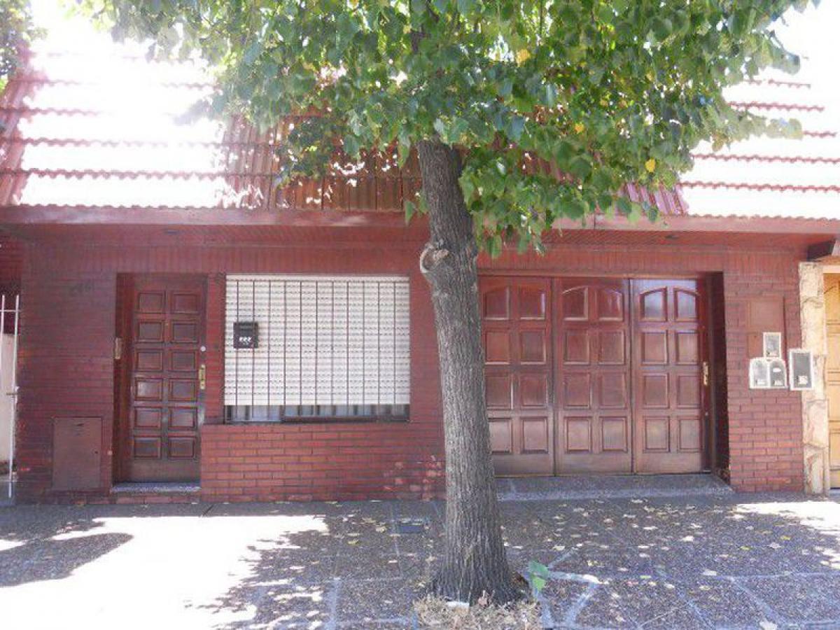 2 bedrooms House in Moron, Argentina No. 60171