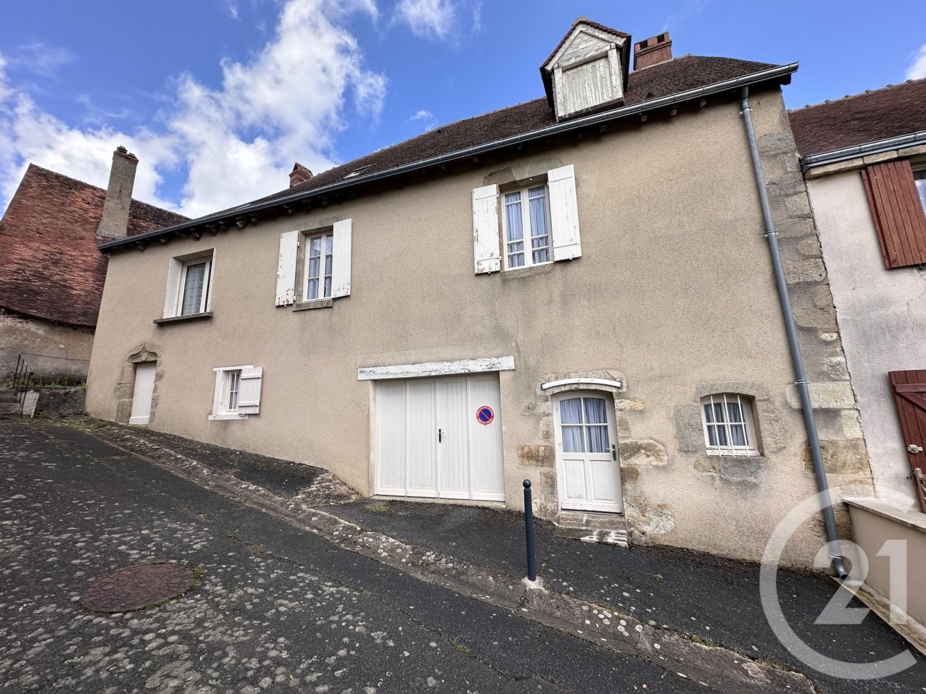 Casa de 3 dormitorios en Sainte-Severe-sur-Indre, France No. 61041