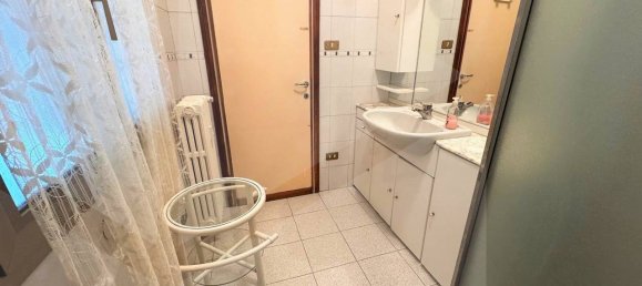 4 rooms Apartment in Bologna, Italy No. 20640 19