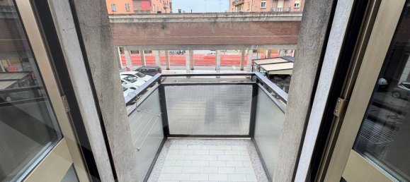 4 rooms Apartment in Bologna, Italy No. 20640 9