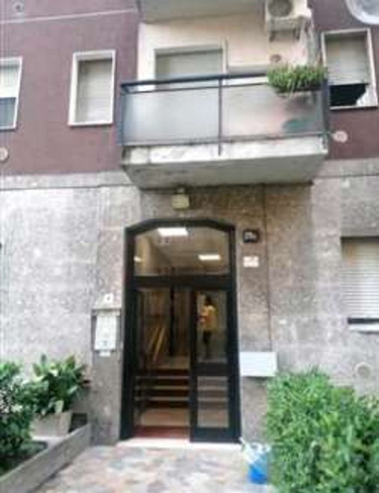 4-salle Appartement à Cinisello Balsamo, Italy No. 181127