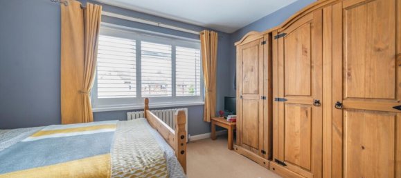 3 bedrooms House in Camberley, United Kingdom No. 13797 9