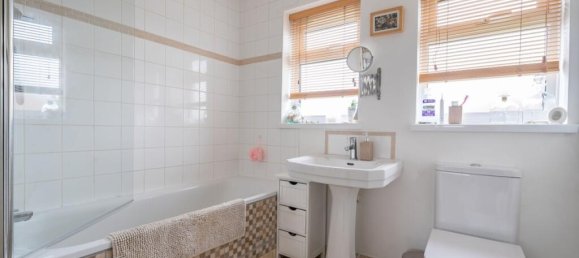 3 bedrooms House in Camberley, United Kingdom No. 13797 12