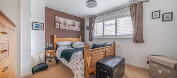 3 bedrooms House in Camberley, United Kingdom No. 13797 8