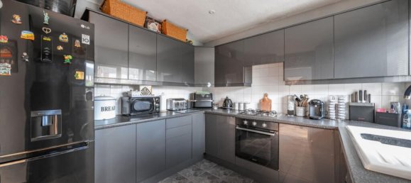 3 bedrooms House in Camberley, United Kingdom No. 13797 17