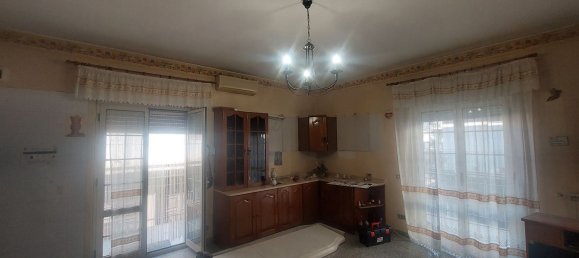 5 rooms Apartment in Paternò, Italy No. 45194 4