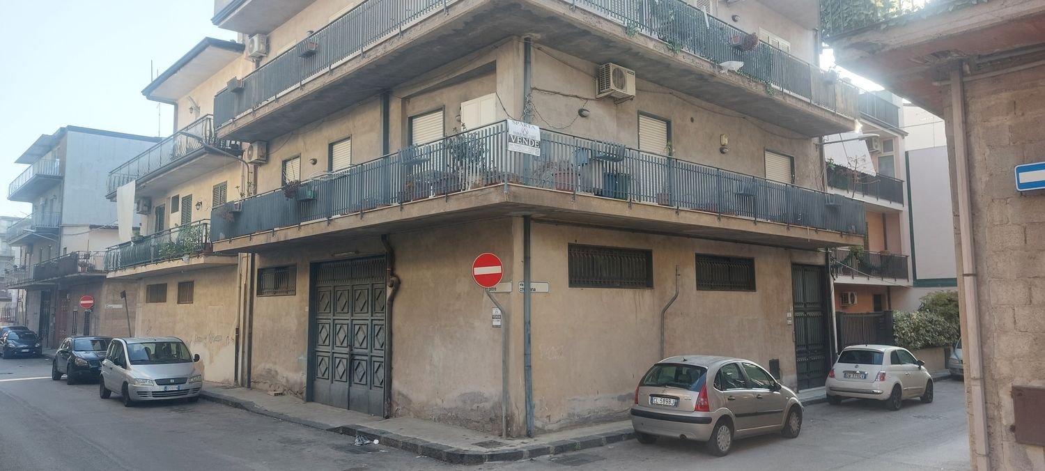 5 rooms Apartment in Paternò, Italy No. 45194