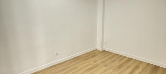 1 bedroom Apartment in Aubervilliers, France No. 330413 6