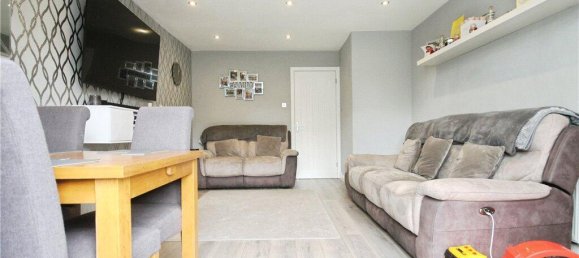 2 bedrooms House in Surrey, United Kingdom No. 8579 6