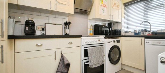 2 bedrooms House in Surrey, United Kingdom No. 8579 13