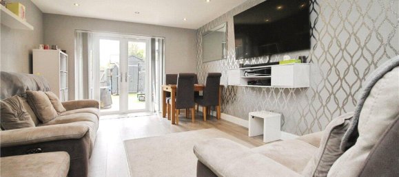 2 bedrooms House in Surrey, United Kingdom No. 8579 2