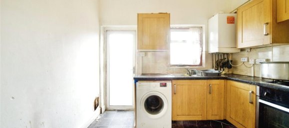 4 bedrooms House in East Ham, United Kingdom No. 11403 34