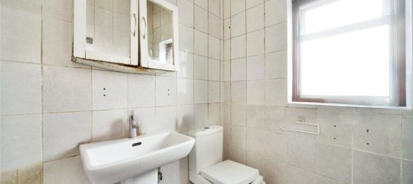 4 bedrooms House in East Ham, United Kingdom No. 11403 5