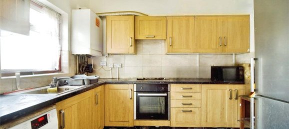 4 bedrooms House in East Ham, United Kingdom No. 11403 4