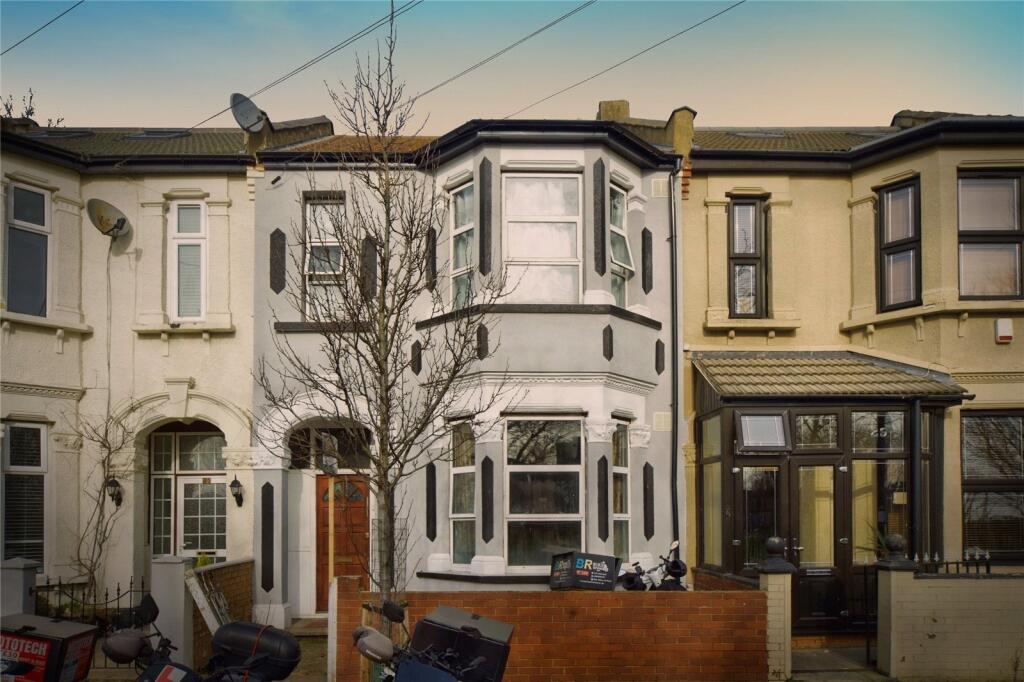 4 bedrooms House in East Ham, United Kingdom No. 11403