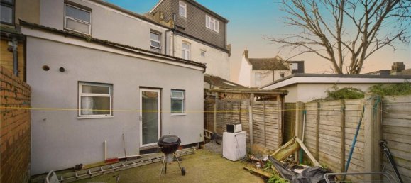 4 bedrooms House in East Ham, United Kingdom No. 11403 7