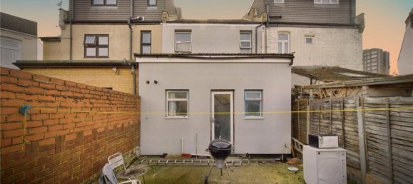 4 bedrooms House in East Ham, United Kingdom No. 11403 35