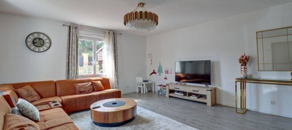 3 bedrooms House in Carrieres-sous-Poissy, France No. 184552 3