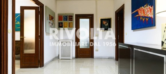 5 rooms Apartment in Rome, Italy No. 136100 4