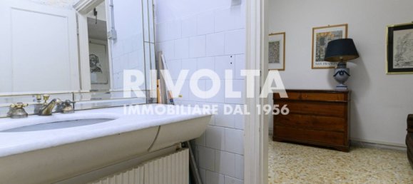 5 rooms Apartment in Rome, Italy No. 136100 8