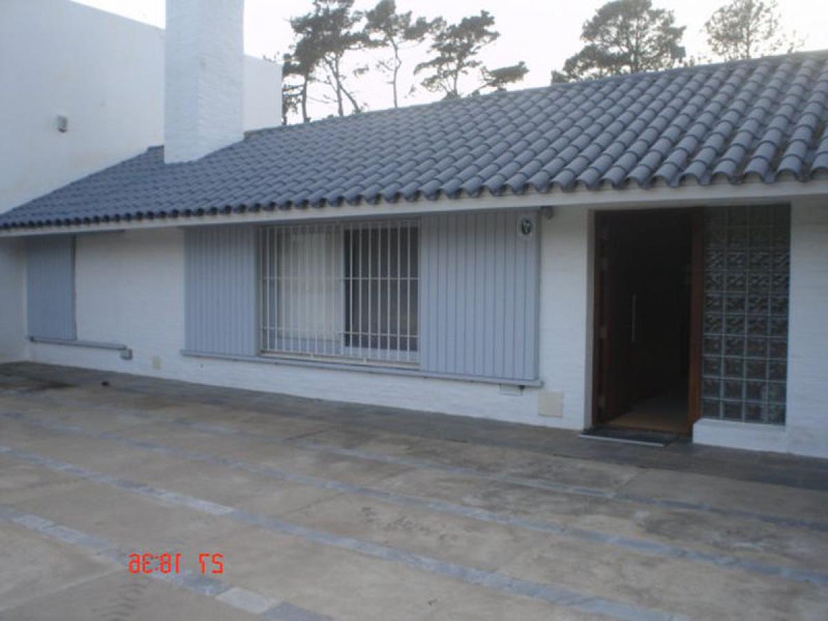 3 bedrooms House in Maldonado, Uruguay No. 2860