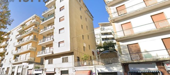 Apartamento de 3 dormitorios en Cosenza, Italy No. 39264 2