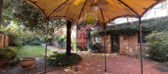 4 bedrooms Villa in Luzzara, Italy No. 128243 6