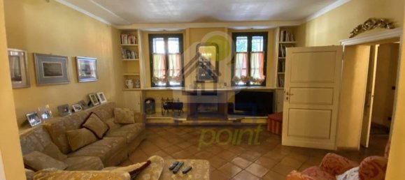 4 bedrooms Villa in Luzzara, Italy No. 128243 10
