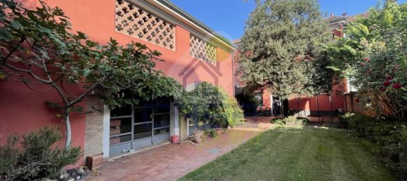 4 bedrooms Villa in Luzzara, Italy No. 128243 4