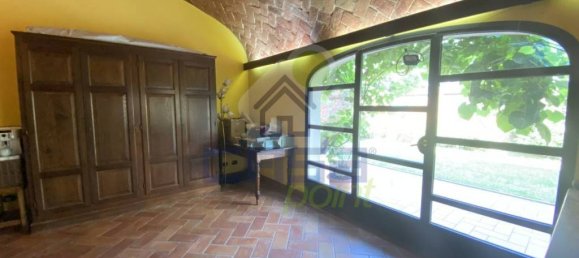 4 bedrooms Villa in Luzzara, Italy No. 128243 2