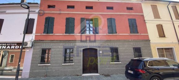 4 bedrooms Villa in Luzzara, Italy No. 128243 3