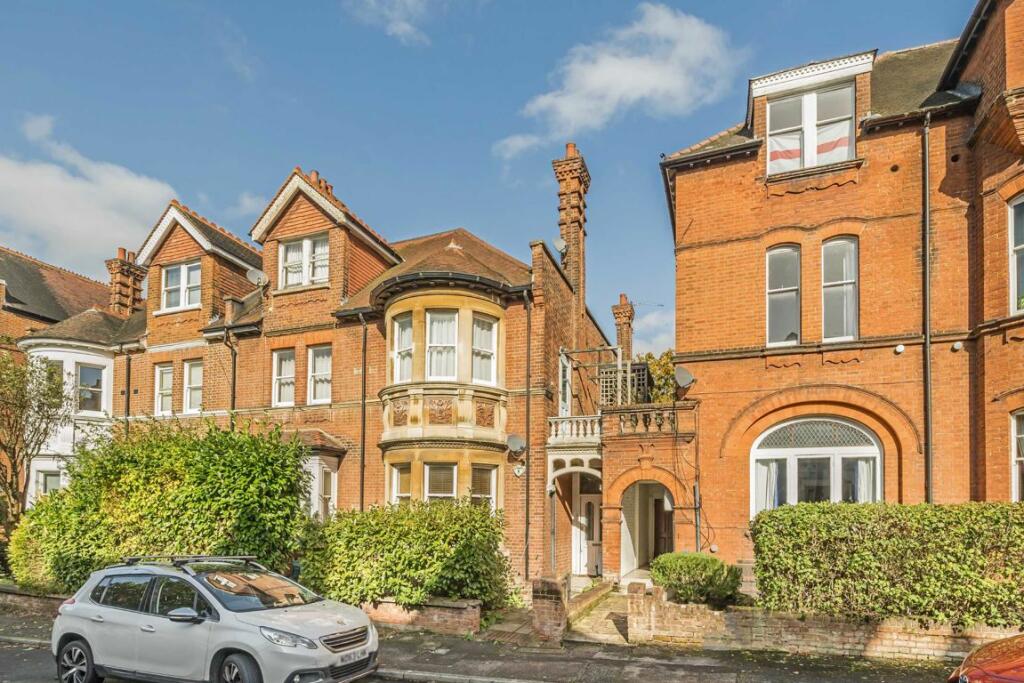 2 bedrooms Apartment in Surbiton, United Kingdom No. 10256