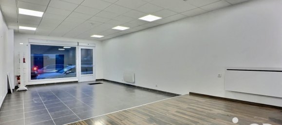 67m² Commercial property in Wattrelos, France No. 221627 2
