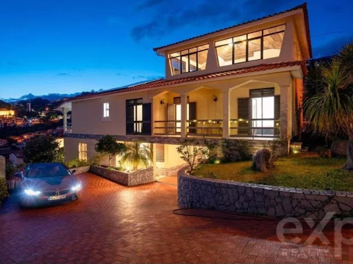 Дом с 8 спальнями в Фуншал, Португалия № 339706