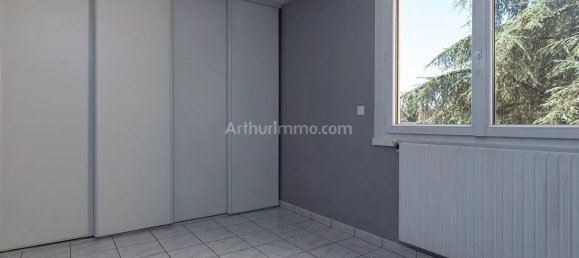 2 chambres Appartement à Bourgoin-Jallieu, France No. 288379 3