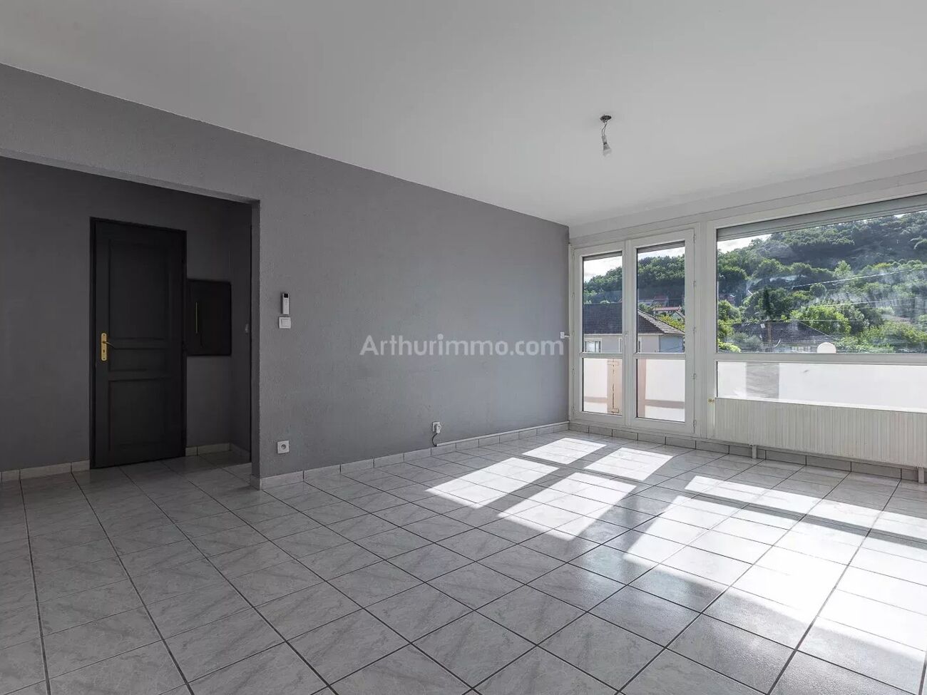 2 chambres Appartement à Bourgoin-Jallieu, France No. 288379