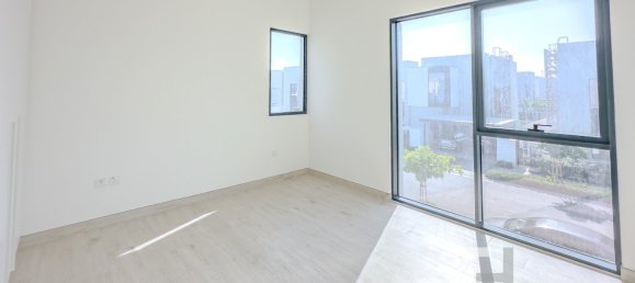 Villa T4 em Al Furjan, UAE N.º 94311 22