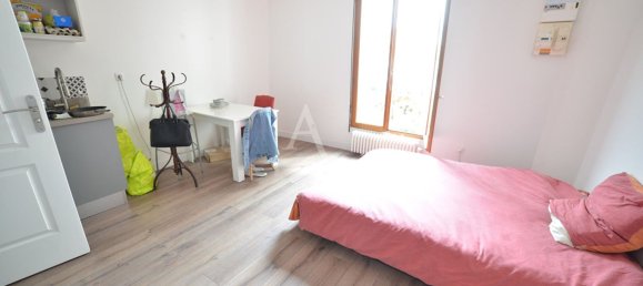 3 Schlafzimmer Gewerbliche Immobilie in Fontenay-sous-Bois, France, Nr. 184243 4