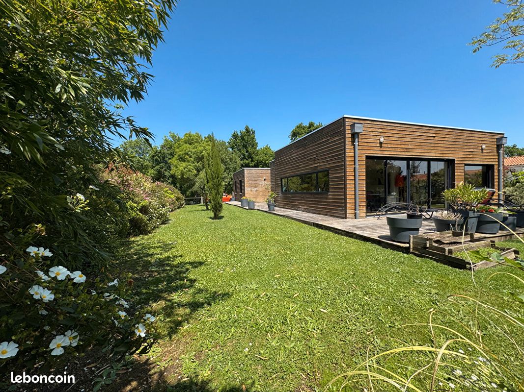 Casa de 4 dormitorios en Mache, France No. 362869