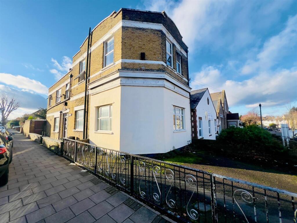 3 bedrooms House in Beckenham, United Kingdom No. 853