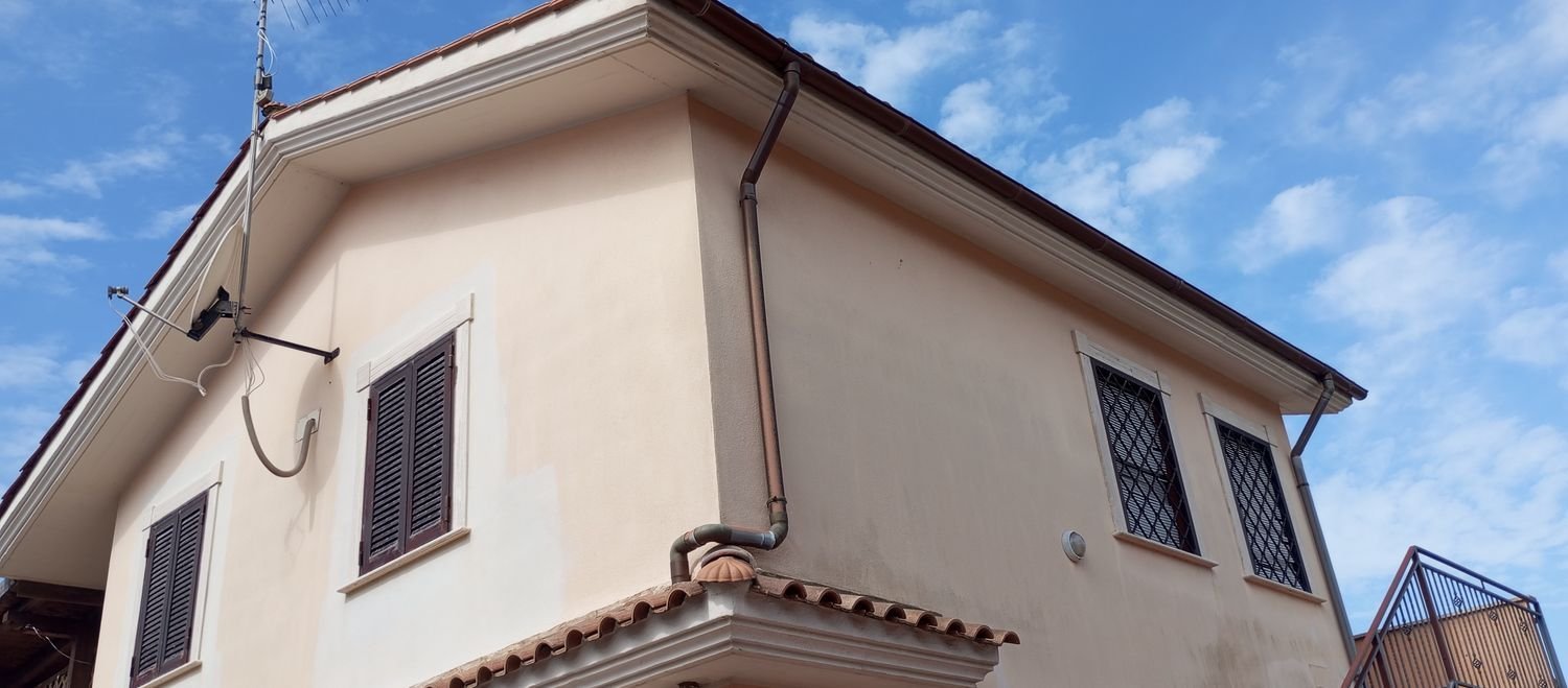 Casa de 3 habitaciónes en Ardea, Italy No. 200899