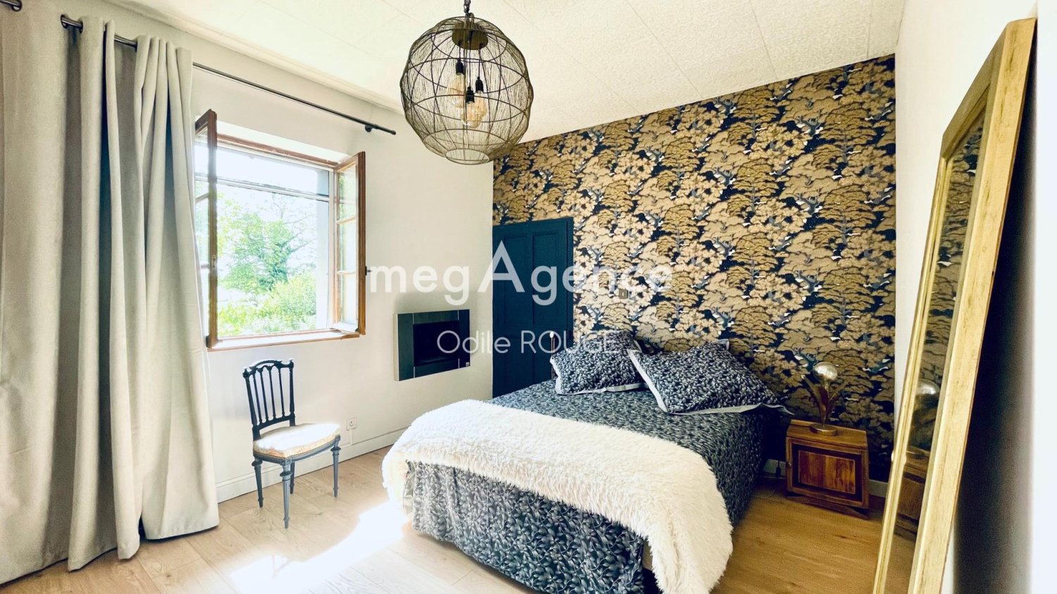 Casa de 6 dormitorios en La Tour-du-Pin, France No. 199480