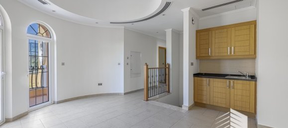 Вилла с 5 спальнями в Jumeirah Park, ОАЭ № 13670 11