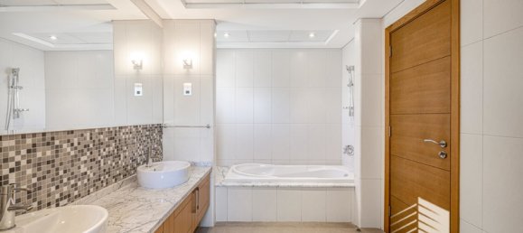 Вилла с 5 спальнями в Jumeirah Park, ОАЭ № 13670 19