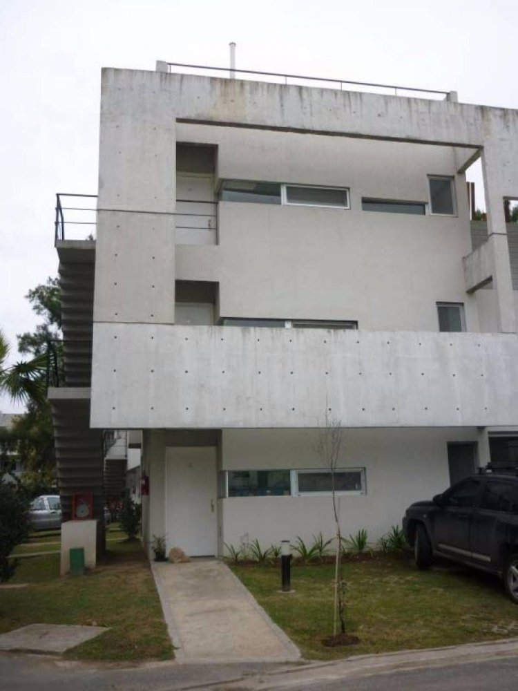 Studio in Pilar, Argentina No. 9089