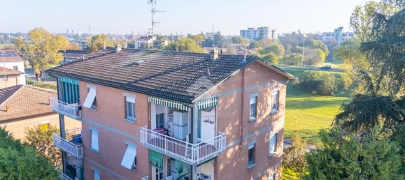 Квартира с 3 комнатами в Реджо Эмилия, Италия № 119656 3