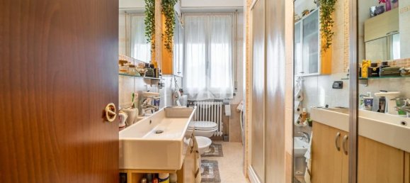 Квартира с 3 комнатами в Реджо Эмилия, Италия № 119656 14