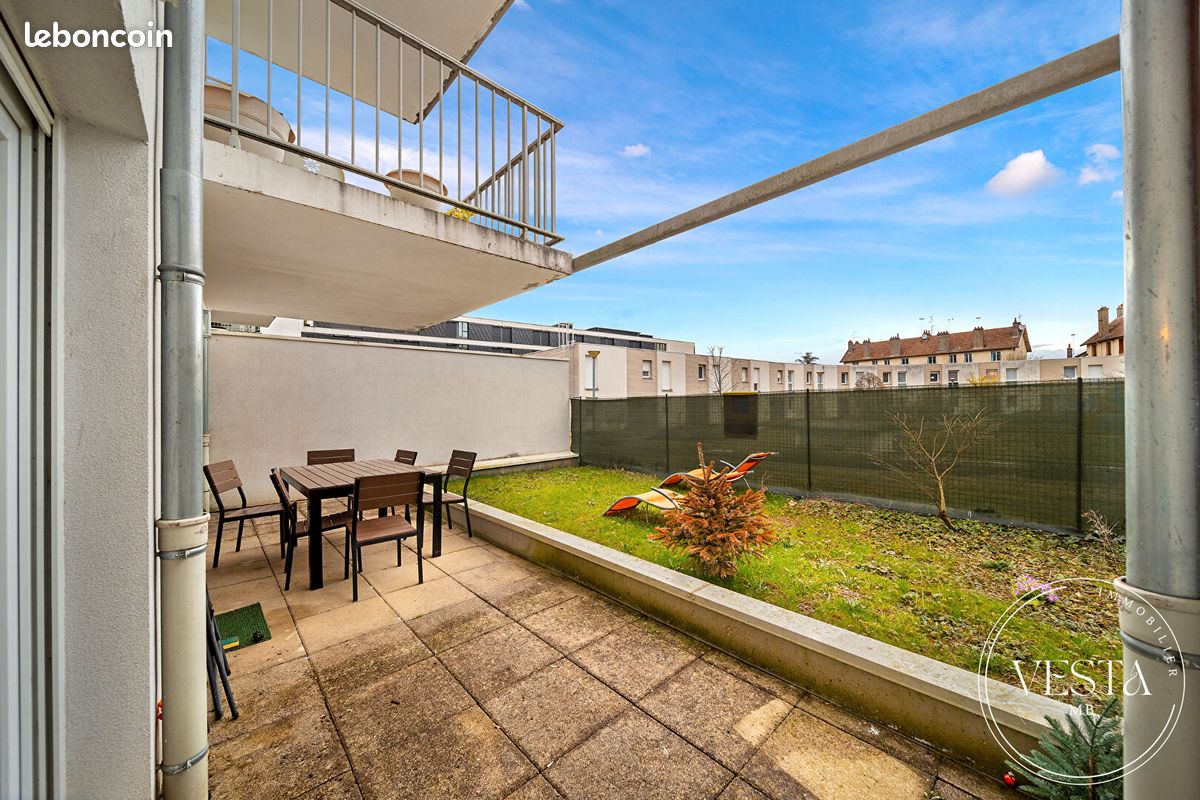 Квартира с 2 спальнями в Дижон, Франция № 197120